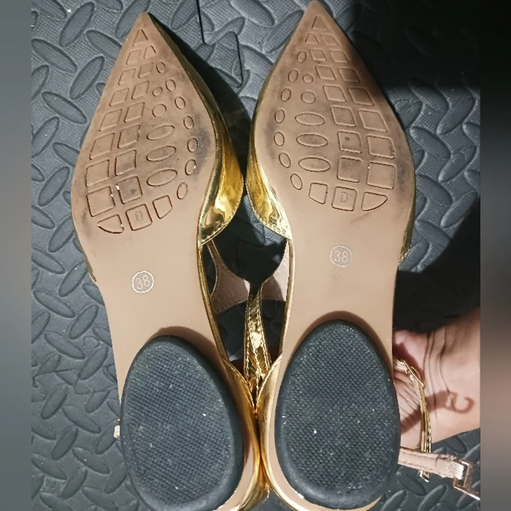 Women Gold Mirror T Strap Pointy Flat Shoes - Picture 10 of 11